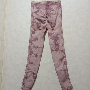 Burgundy tie dyed peach bottom yoga/running pants size medium